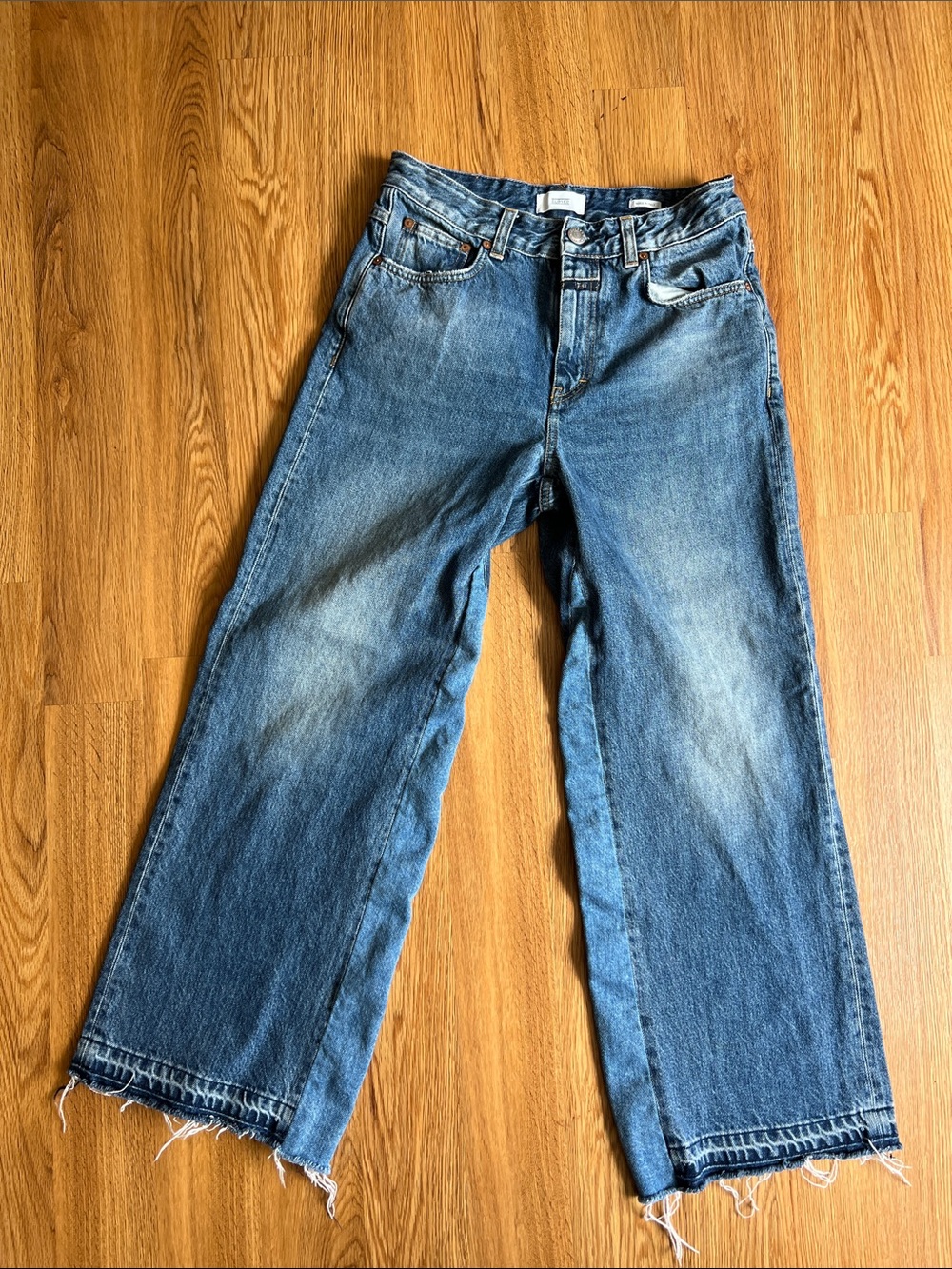 CLOSED jeans size 27 Glow two tone wide leg raw hem